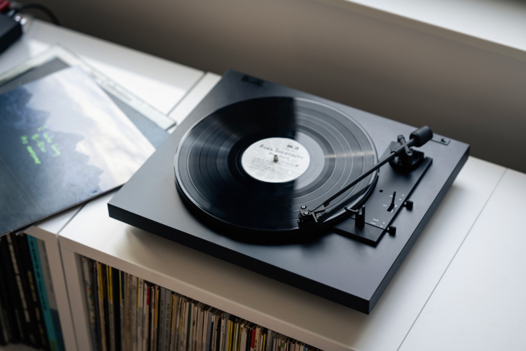 Plug and Play: How to Choose the Best All-in-One Turntable