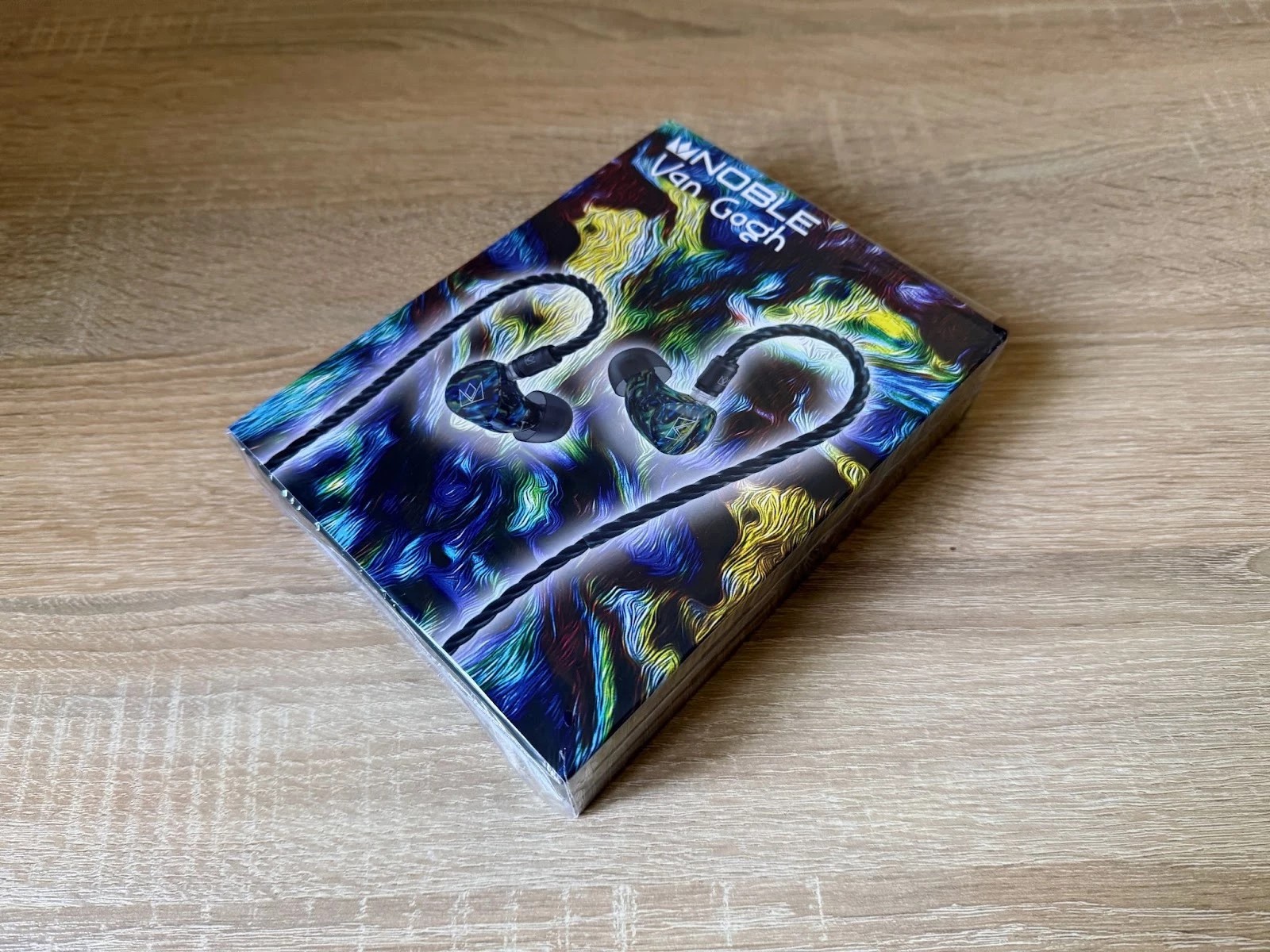 Noble Audio Van Gogh headphones come in a small box with a pattern