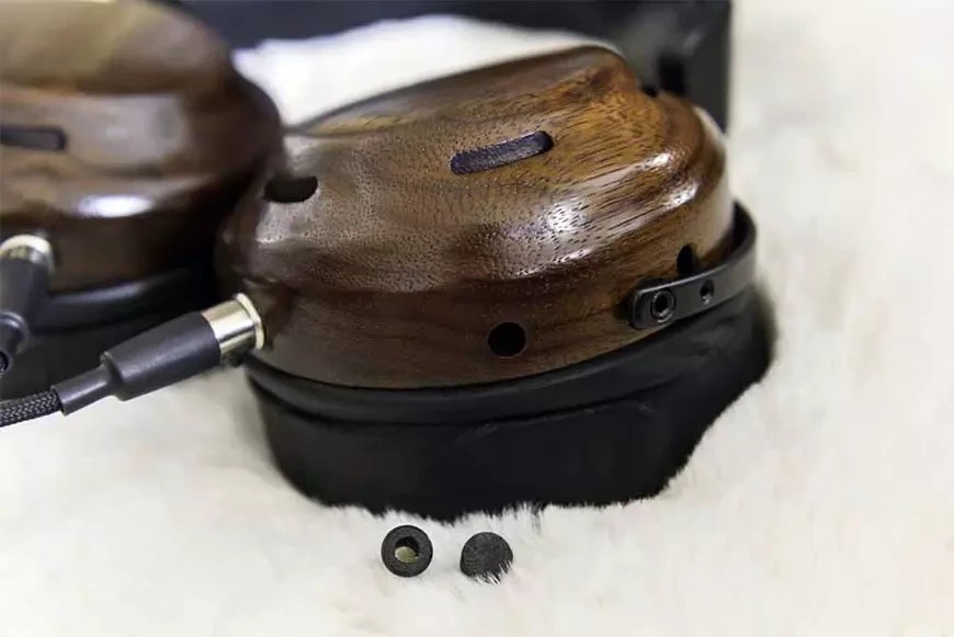 With three different types of ear pads, the ZMF Ori 3.0 headphones offer 27 different sound characters without the use of equalization.