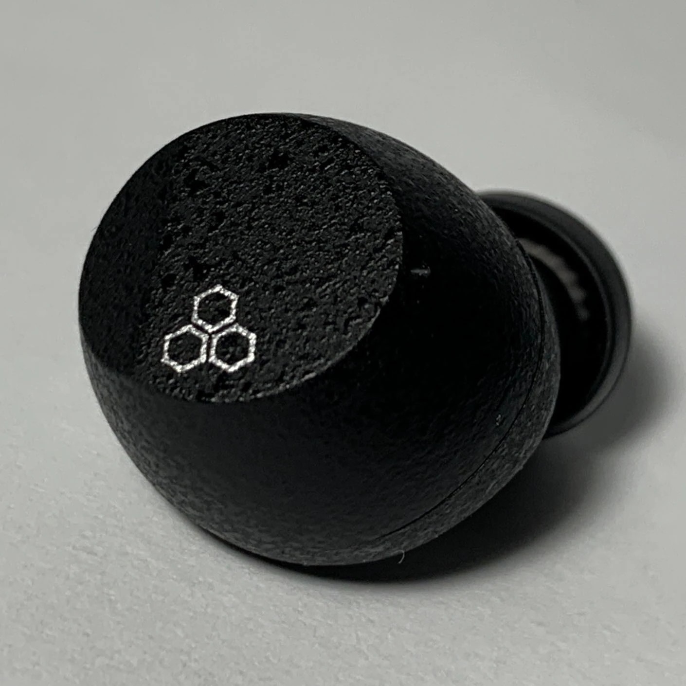 The microphones in the Final Audio ZE3000 SV were pleasantly surprised. They provide above-average recording quality, with minimal electronic noise. 