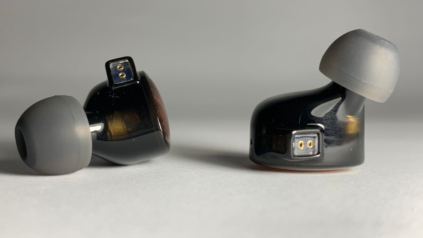 Overall, the design of the headphones made a positive impression on me. It is original, interesting and even elegant, which is especially nice considering the rather modest cost of the model. 