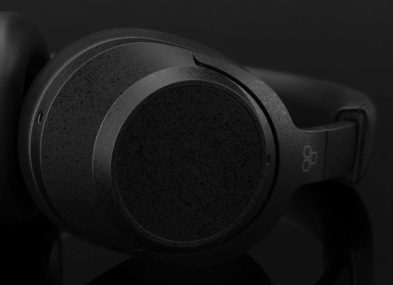 Final UX5000 — premium wireless headphones with LDAC