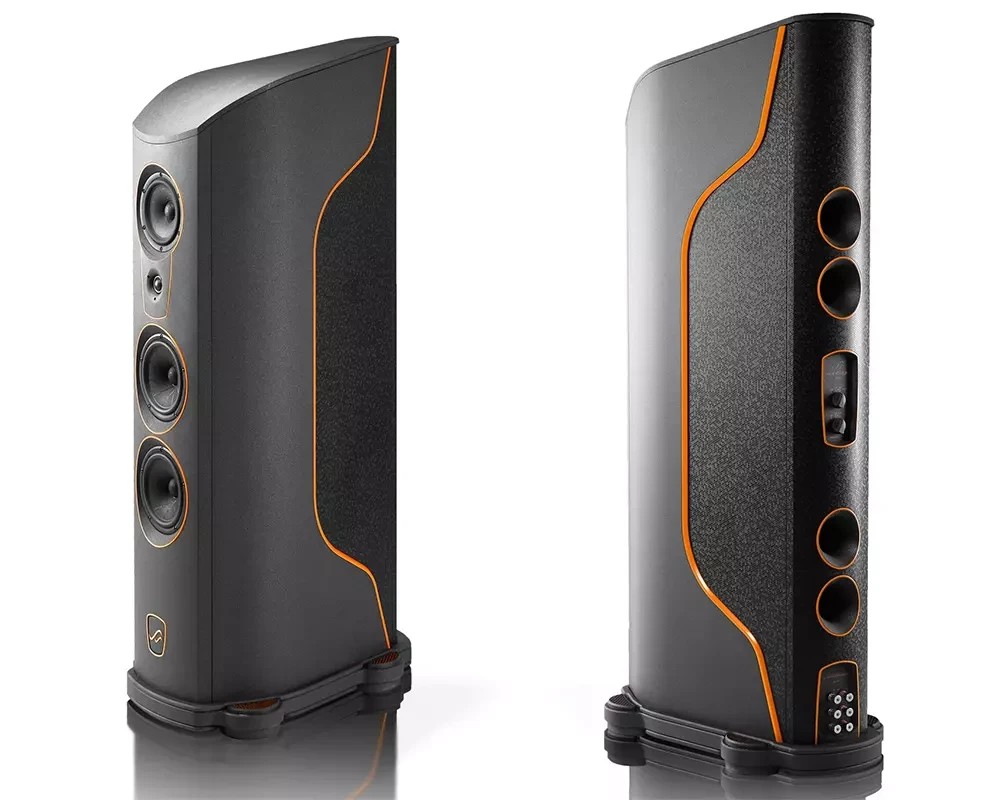 The speaker system utilizes a proprietary Extended-Band Midrange Driver (EBMD), which covers a frequency range from 500 Hz to 7 kHz, delivering a more natural and distortion-free reproduction of the most sensitive part of the audio spectrum.