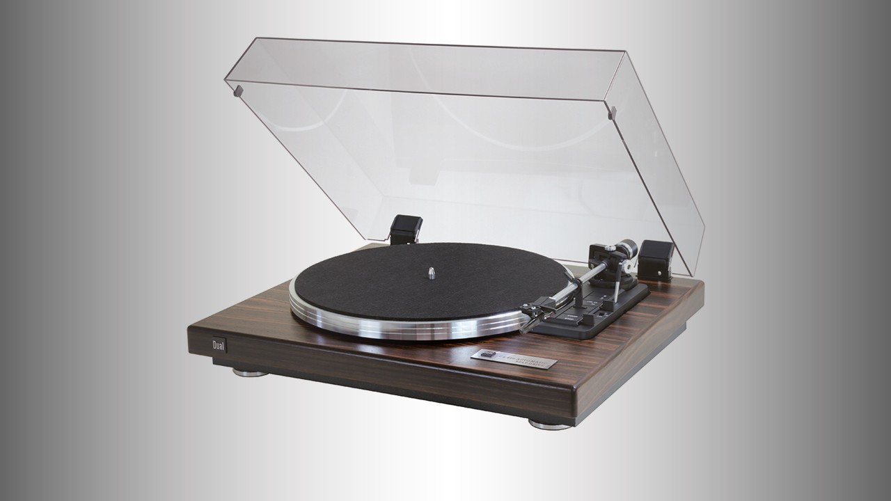 Dual CS 460: Classic Turntable Craftsmanship Elevated to Audiophile Performance 1 Dual’s CS 460 is a vintage-styled, fully automatic turntable with surprisingly high-end performance.