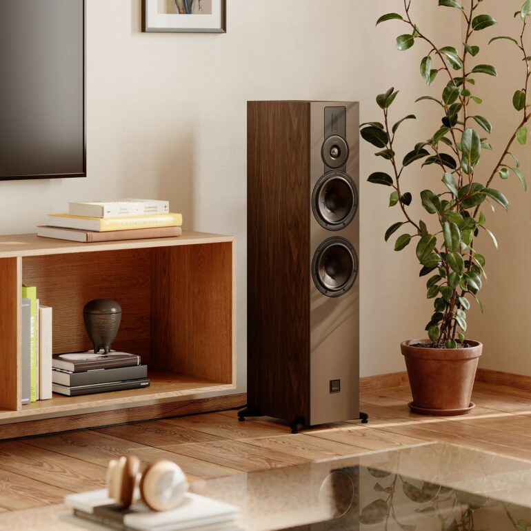 DALI SONIK 7: Perfectly balanced floorstander for music and movies 5 Balanced, powerful and refined — DALI SONIK 7 delivers real hi-fi sound for both music and home cinema without going overboard.