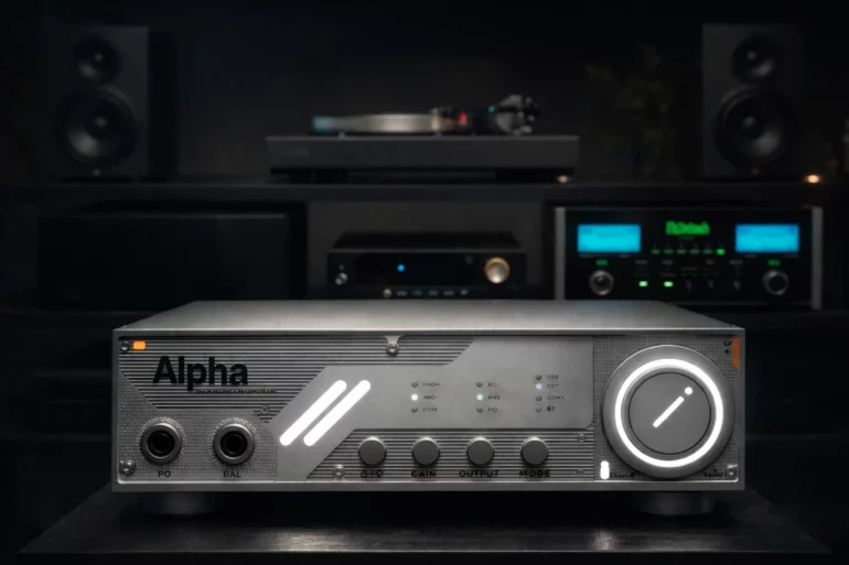 D&A Alpha: Dual-Mono Precision in a Compact DAC and Headphone Amplifier 3 The D&A Alpha is a compact but serious desktop DAC and headphone amplifier, featuring dual-mono ES9039Q2M DACs, discrete balanced amplification, analog volume control, and full USB, Bluetooth, and XLR connectivity.