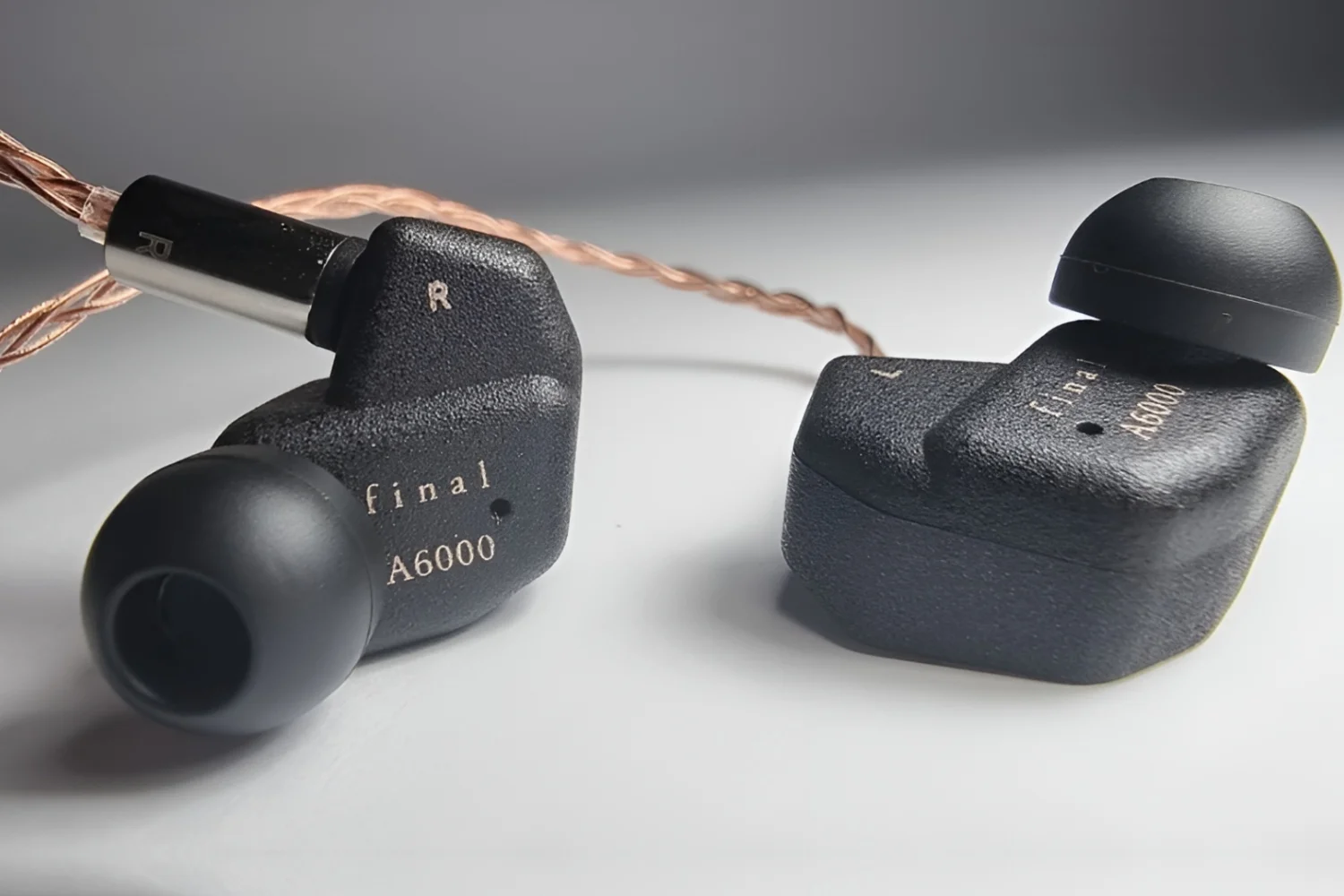 Final Audio A6000 is a lightweight sub-flagship IEM with Japanese tuning, deep sub-bass, bright treble and excellent scaling with high-quality sources.