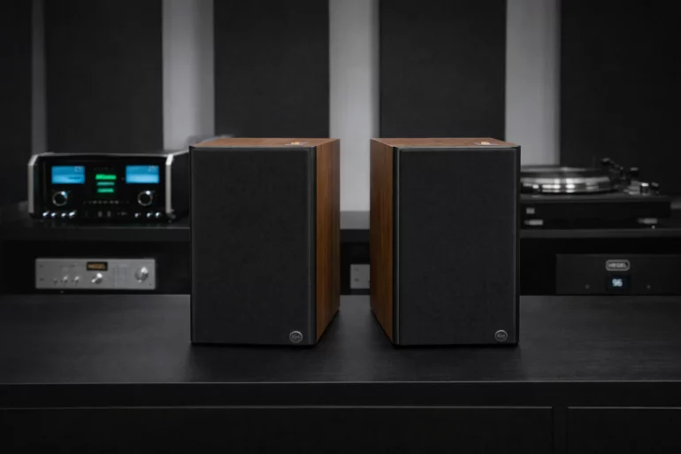 Klipsch The Fives II, Sevens II & Nines II: Upgraded Active Speakers With Onkyo Power 8 The Klipsch Fives II, Sevens II and Nines II combine classic horn sound with new Onkyo electronics and advanced room correction.