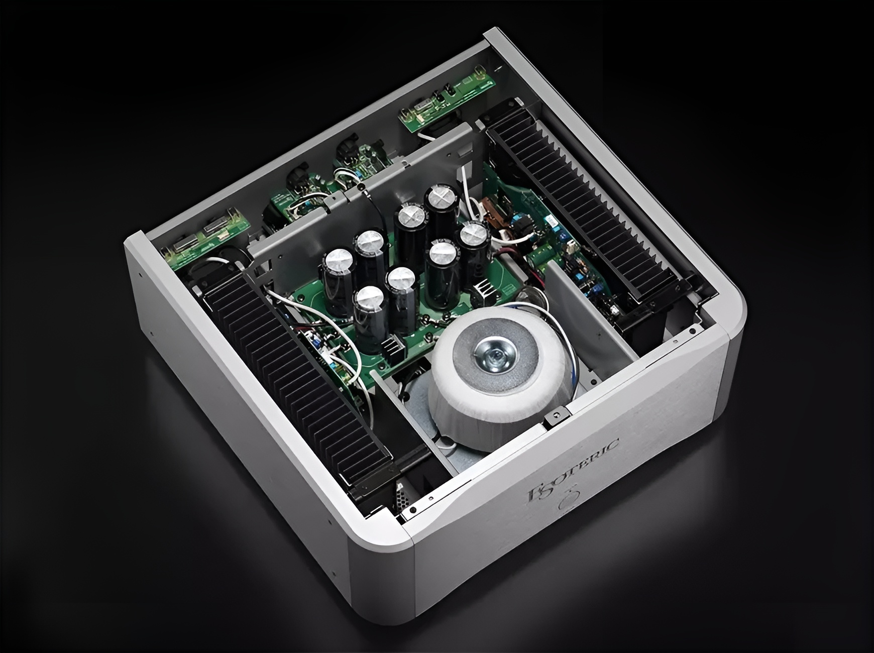 A reference-grade digital front end and Class-A amplification define the philosophy behind the new XE series.