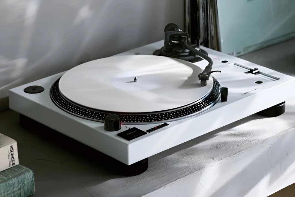 10 Outstanding Turntables for Every Vinyl Enthusiast 14 Audio-Technica’s popular AT-LP120XBT-USB turntable is now available in a sleek white finish, combining Bluetooth streaming, USB connectivity, and pro-grade direct-drive performance.