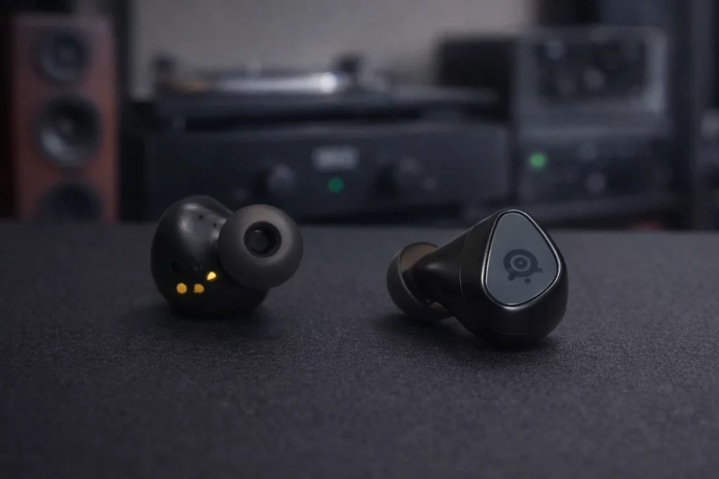 How to Match Wired Headphones and IEMs with the Right Amplifier, Cable, and Connector 8 A closer look at the Arctis GameBuds reveals a sturdy, stem-free design built for comfort and long gaming sessions.