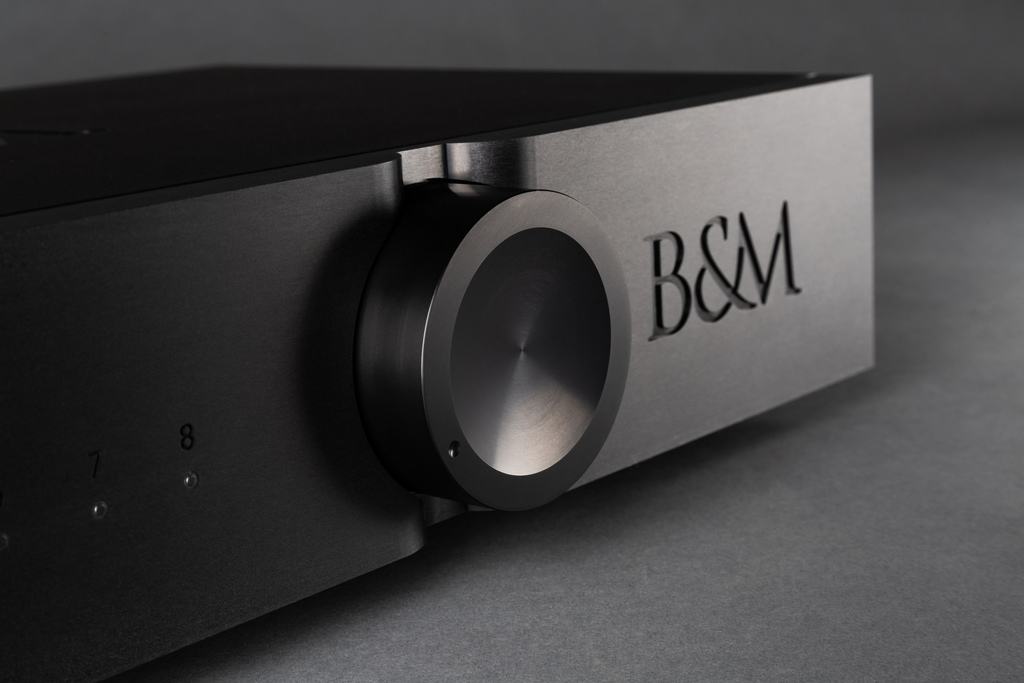 Backes & Müller ICE 525: A Digital Control Center Built Around Vinyl 3 Backes & Müller ICE 525 digital preamplifier with integrated phono input
