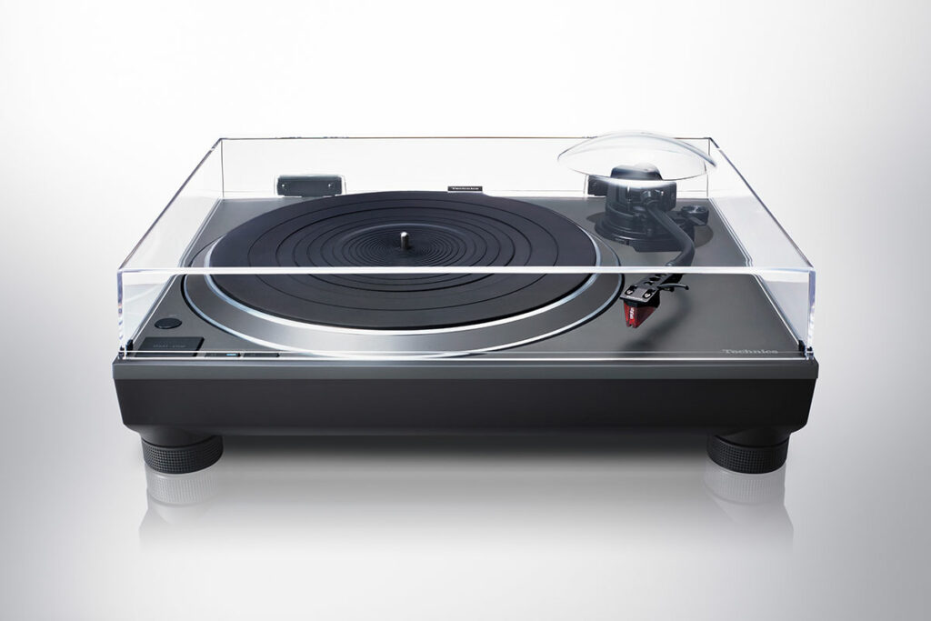 How to Set Up a Turntable for Better Vinyl Playback 11 Built-in phono stage and auto tonearm lift make the SL-1500CS as practical as it is audiophile-focused.