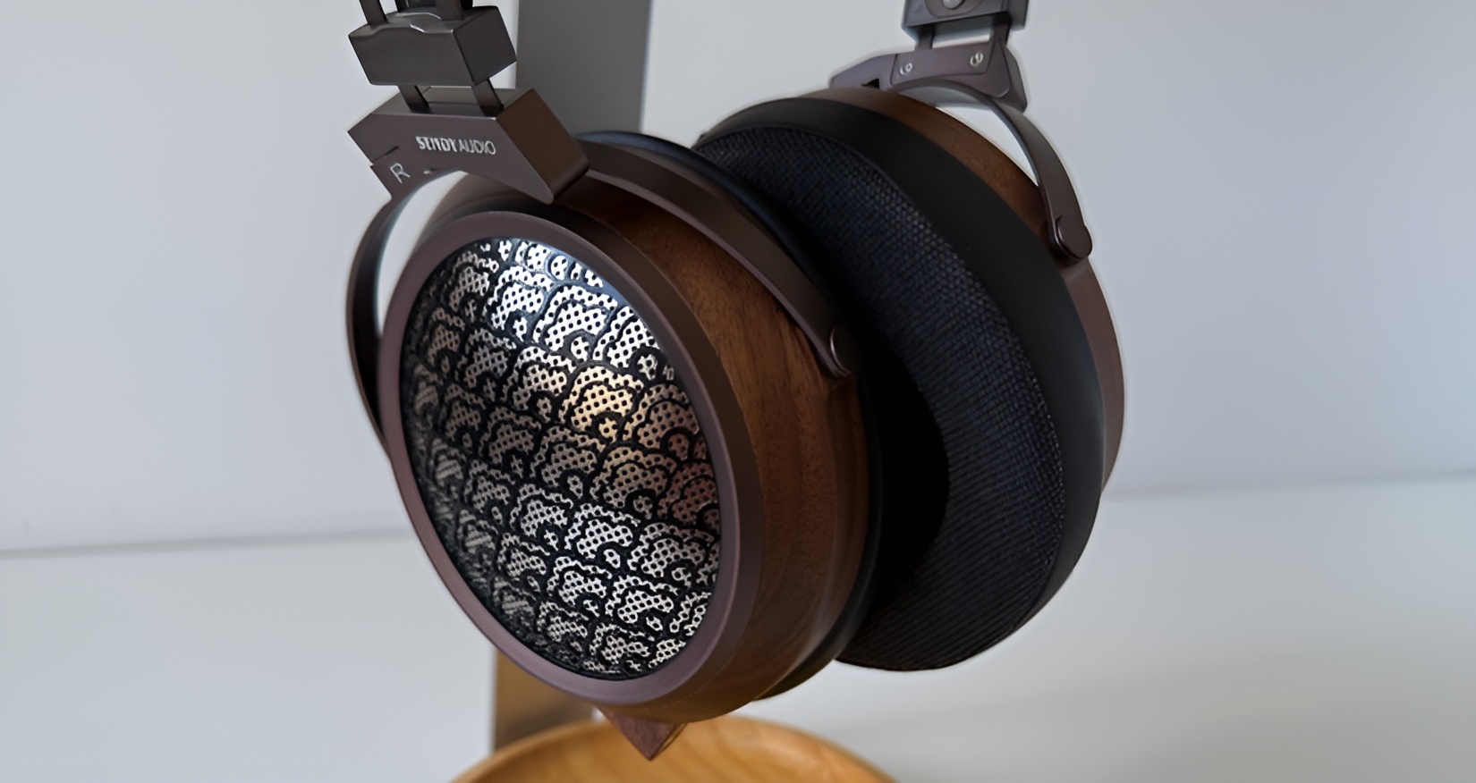 Inspired by the elegant wings of a heron, the Egret's unique grille pattern gives these open-back headphones a distinctive and luxurious appearance.