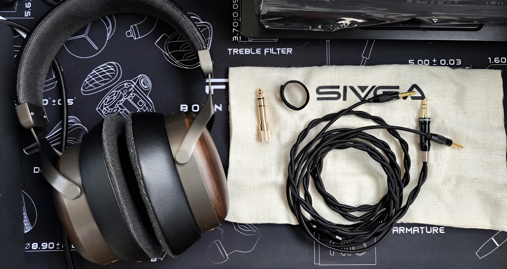 Hybrid ear pads and breathable materials improve long-term comfort over the original SV021