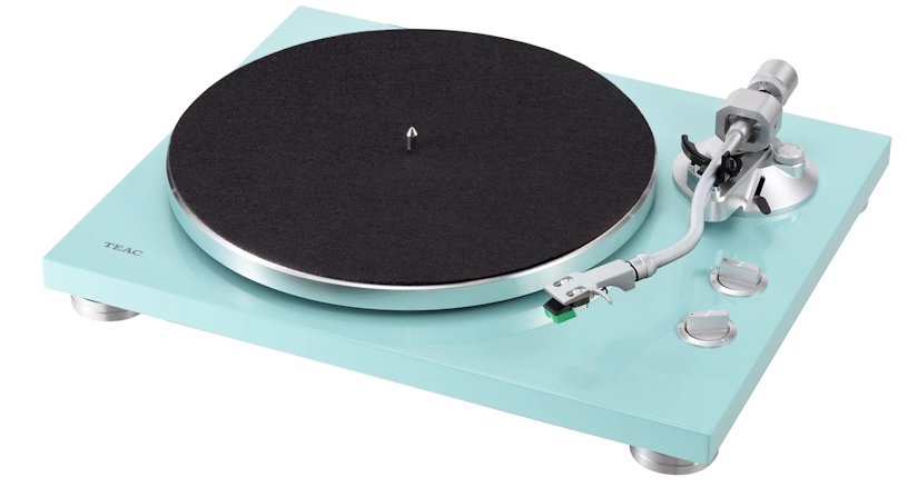 The Teac TN-400BTX in its new Turquoise Blue finish combines classic analog design with a bold, modern aesthetic.