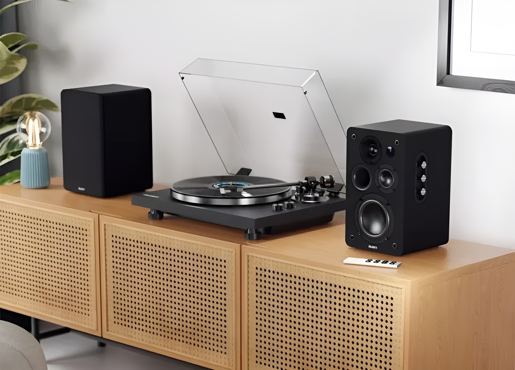 Majority D100X in a desktop setup delivering wireless audio via Bluetooth 5.3 with low latency