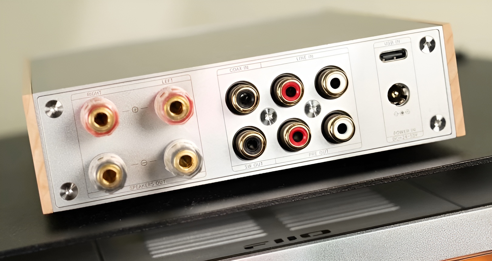 LDAC-enabled Bluetooth streaming brings high-resolution wireless audio to your desktop setup.