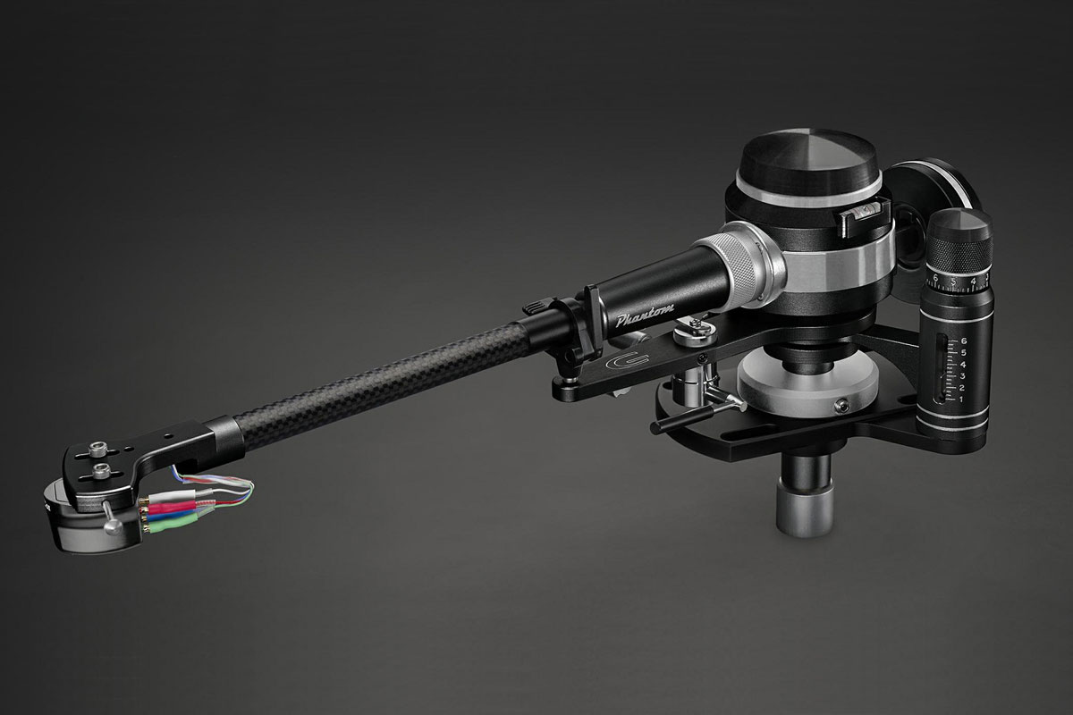 The Graham Phantom Platinum tonearm combines a tungsten carbide unipivot bearing with Magneglide magnetic stabilization for ultra-low friction and precise tracking control