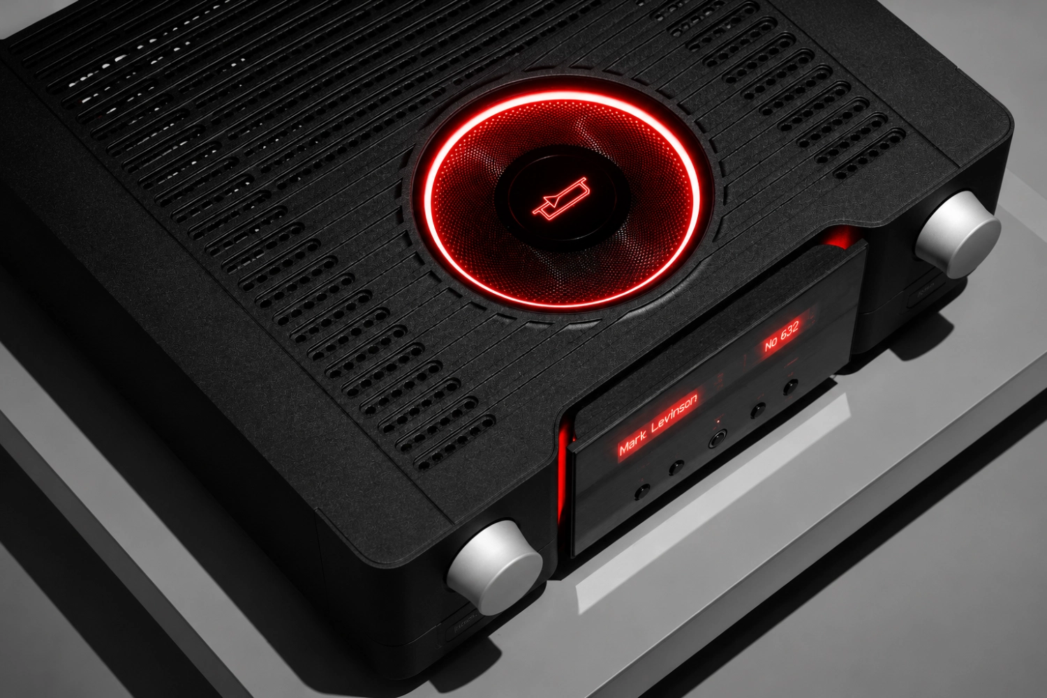 The legendary American brand returns with the No. 626 preamp and No. 632 amplifier. Massive power, exquisite craftsmanship, and reference-grade performance define the new 600 Series.