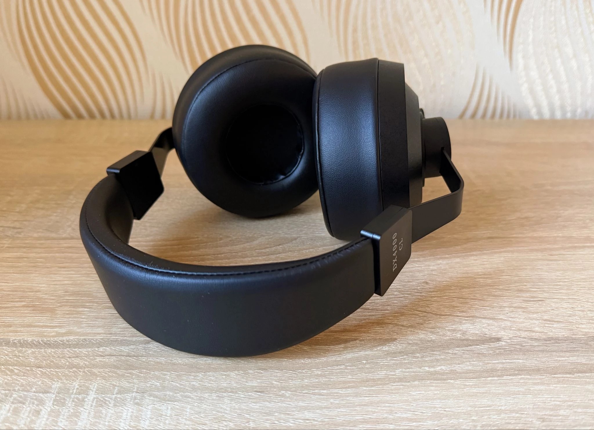 Final Audio DX4000CL Review: A Closed-Back Headphone for Serious Audiophiles 12 The DX4000CL combines deep analog-style bass with smooth, fatigue-free detail for long listening sessions.