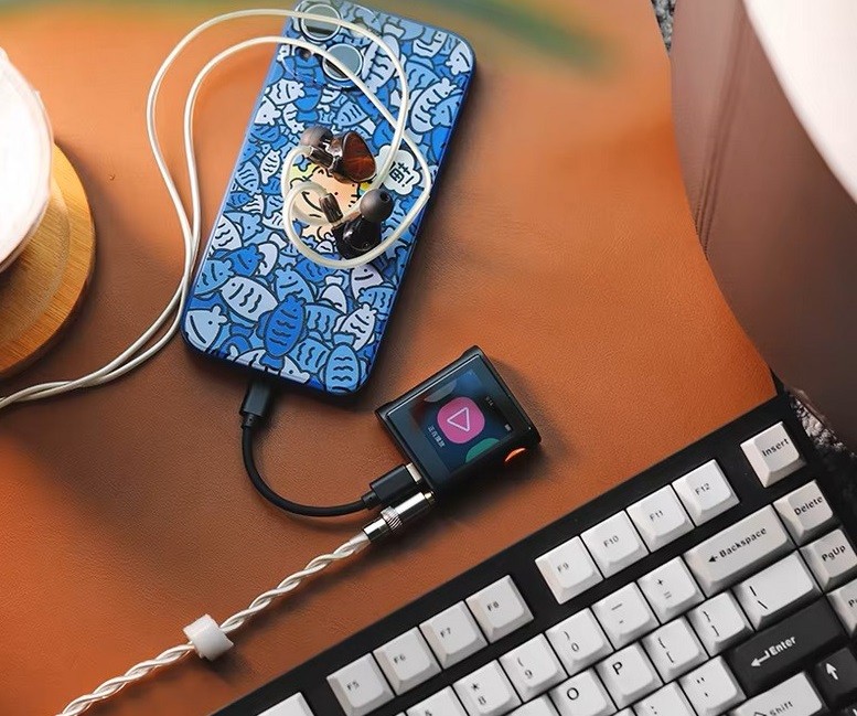 Dual DAC power and balanced output turn the M0 Pura into a true miniature audiophile player.