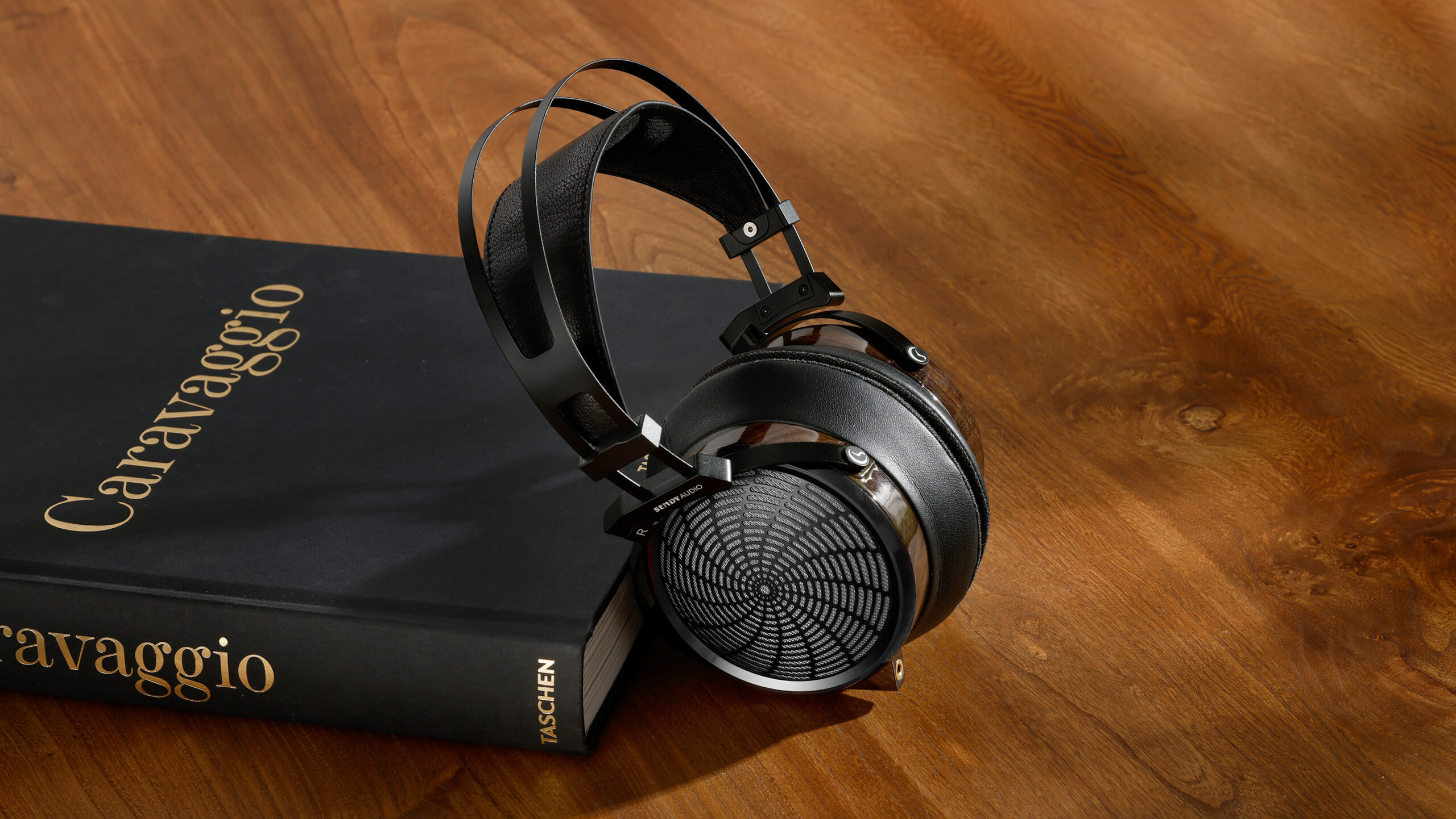 The Apollo PRO combines a large 78mm planar magnetic driver with a lightweight open-back design aimed at delivering spacious, highly detailed sound.