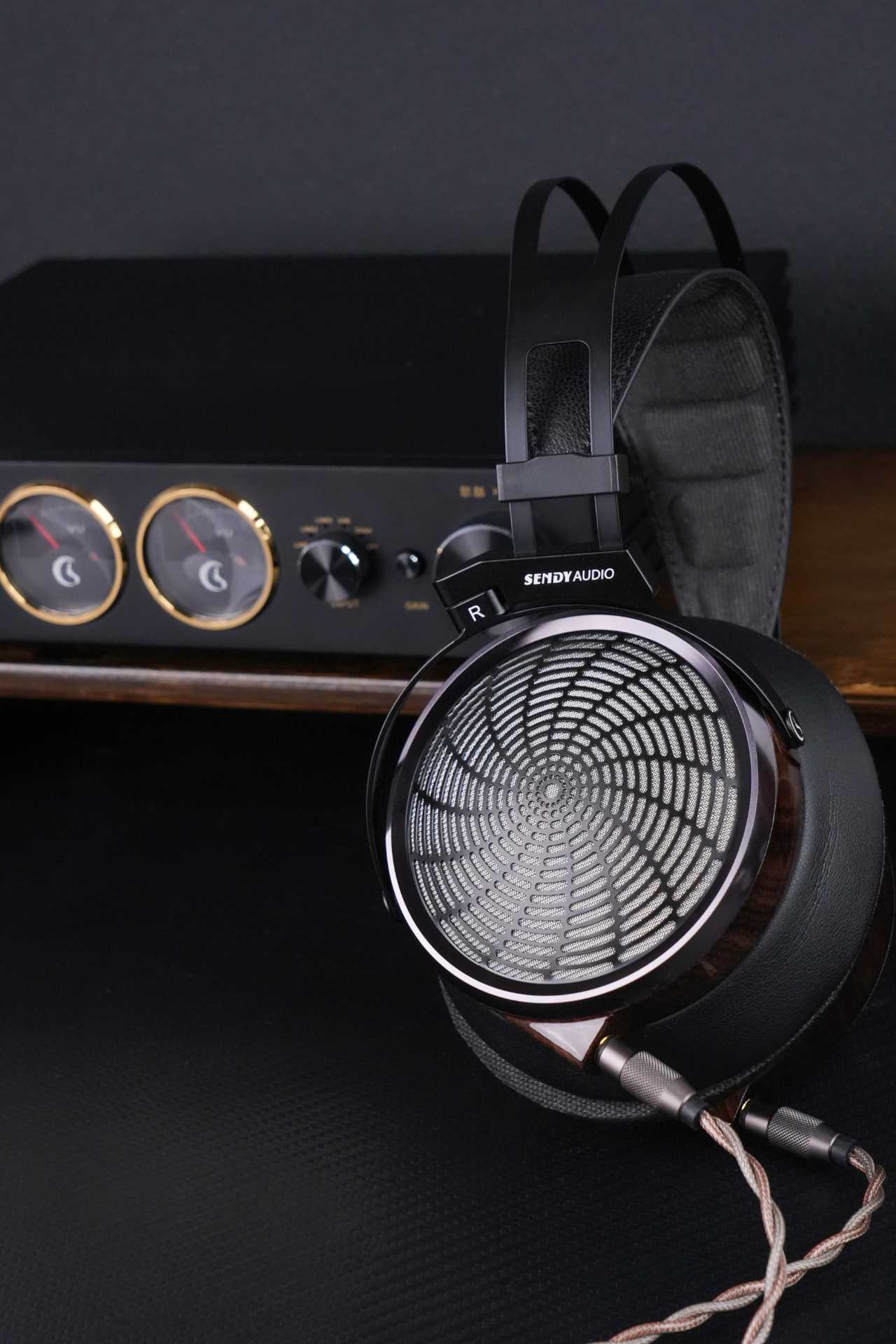 An ultra-thin nano-scale diaphragm helps the Apollo PRO achieve fast transient response, impressive clarity, and precise instrument separation.