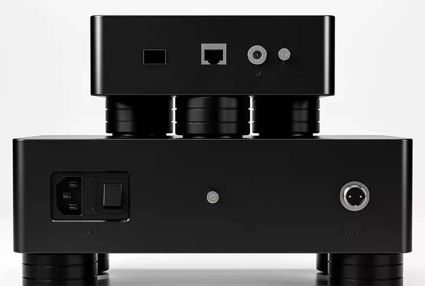 Can a Network Switch Improve Sound Quality? Reiki Audio Thinks So 9 Reiki Audio presented SuperHub and OpticalBridge X in Vienna