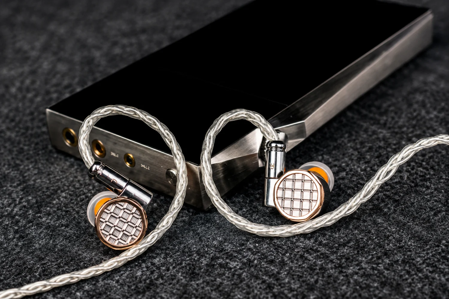 FiiO Snowsky OAK Nano: Titanium IEMs With Beryllium Driver & DSP Cable