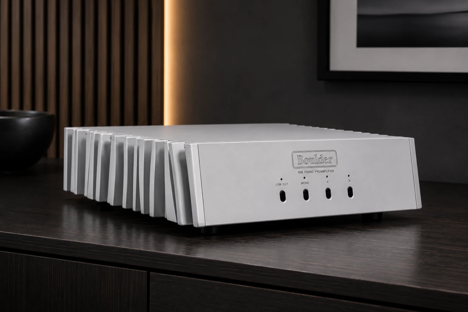 The Boulder 808 features balanced XLR inputs and outputs, support for both moving coil and moving magnet cartridges, a mono playback mode, and a switchable low-pass filter.