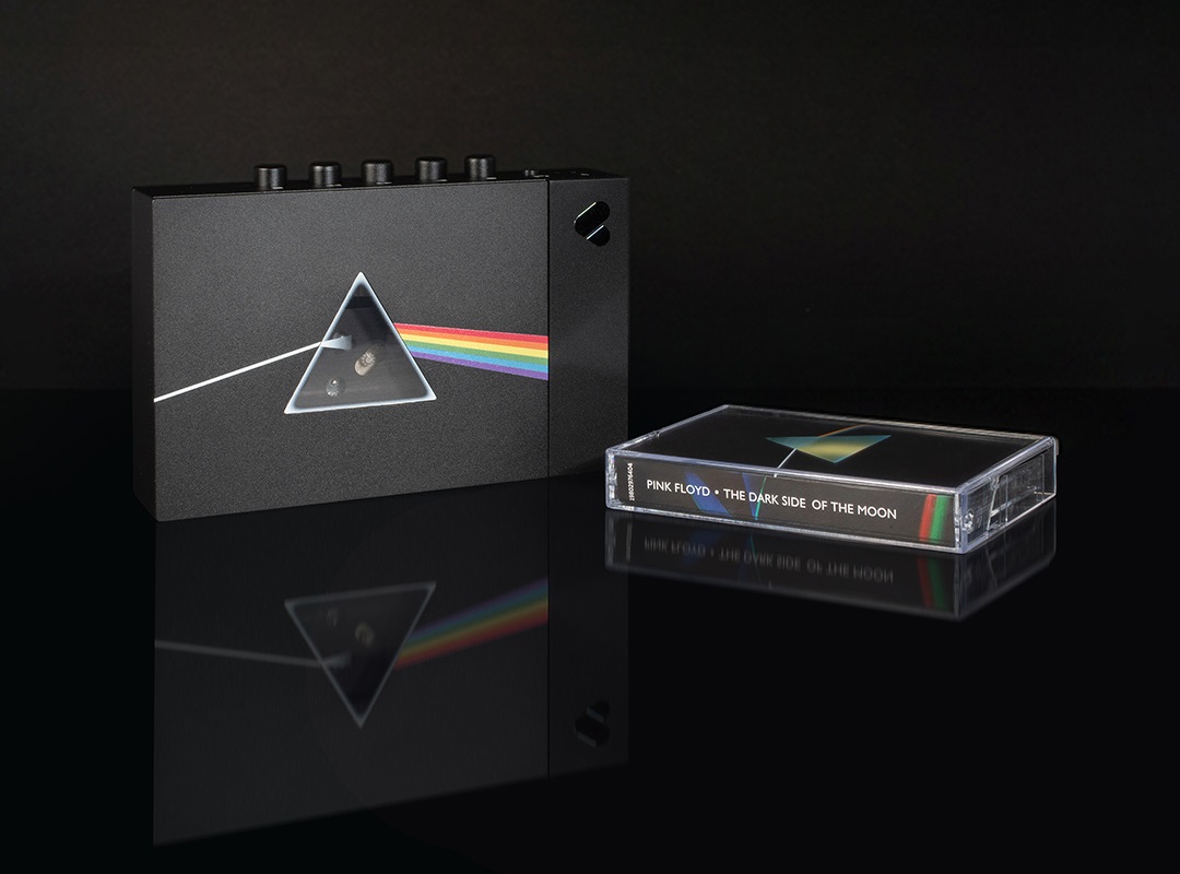 We Are Rewind WE-001 Pink Floyd Edition Brings The Dark Side of the Moon Back to Cassette 10 We Are Rewind WE-001 Pink Floyd Edition portable cassette player with The Dark Side of the Moon themed cassette