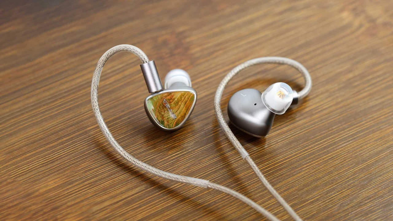 Sivga Lyrebird: Quad-Driver Ambition in a Wired IEM 8 Sivga Lyrebird wired hybrid in-ear monitors with stabilized wood faceplates