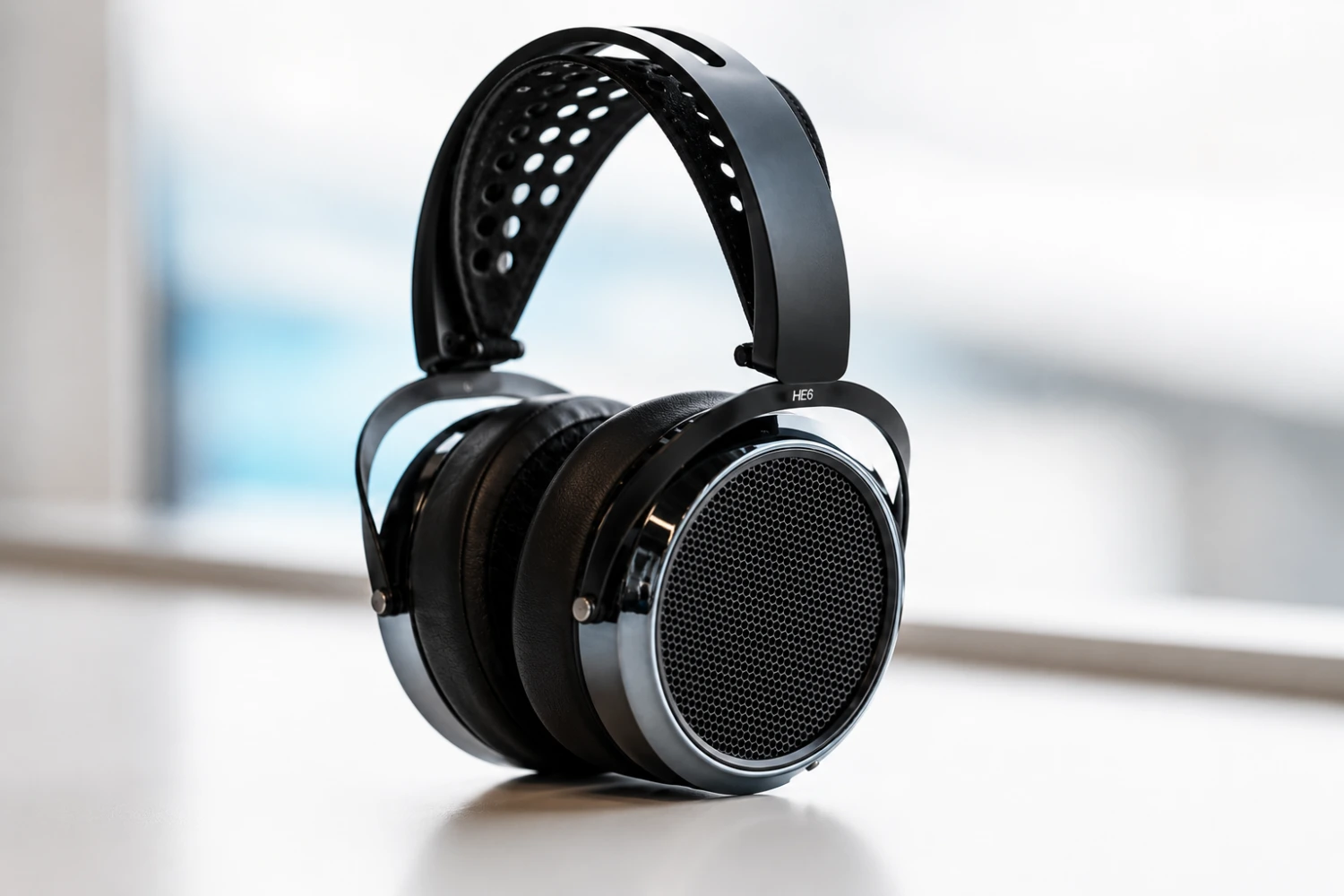 HIFIMAN HE6 Remastered: The Legendary Planar Headphones Return 33 HIFIMAN has relaunched the iconic HE6 as the new HE6 Remastered, featuring classic planar magnetic sound, a lighter design, improved comfort, and a price of $1,899.