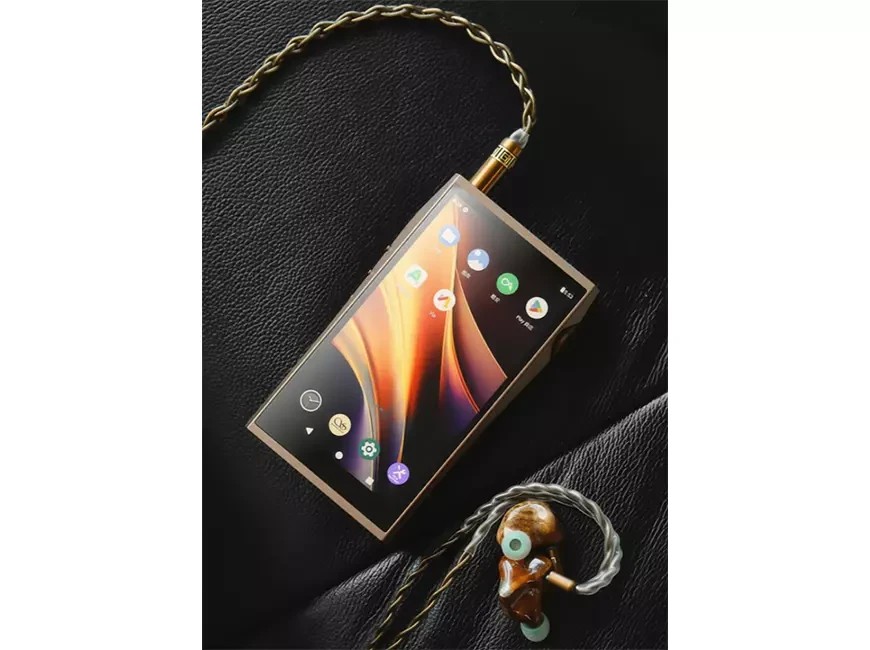 Shanling M7T Master Updates the M7T With a Revised Audio Path 10 The player features an unbalanced output on a 3.5 mm mini-jack and a balanced Pentaconn 4.4 mm jack, each with three gain levels.
