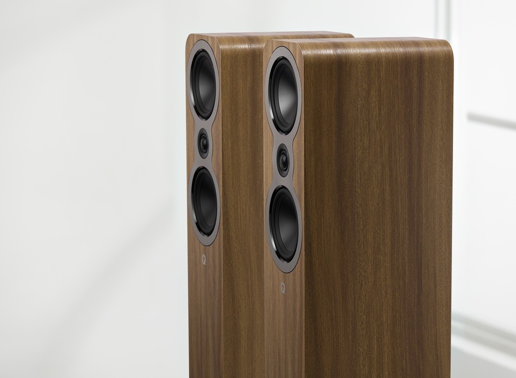 Whether it is an intimate acoustic recording, electronic music with a tight pulse, or the broad dynamics of a live orchestra, the Q Acoustics 3040c is designed to convincingly bring together detail, warmth, dynamics, and richness of sound. And all this in a sleek form.