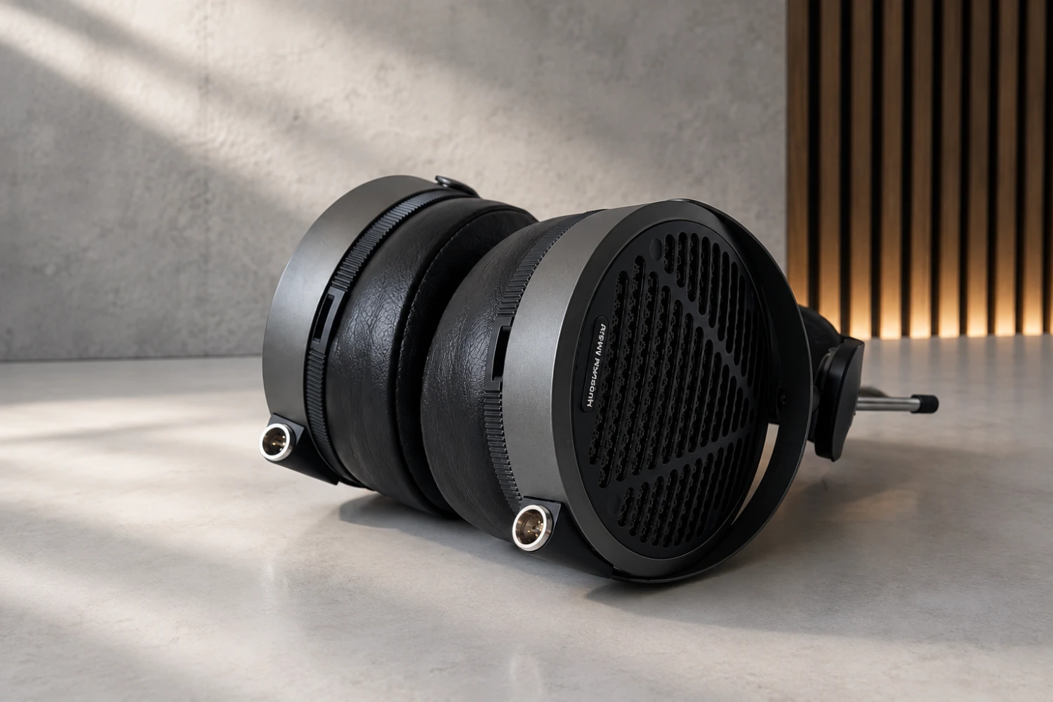 Audeze MM-520 Review: Studio Precision With Serious Planar Bass 11 Thick ear pads, robust metal construction and Audeze’s distinctive open-back design give the MM-520 the unmistakable feel of a serious high-end headphone.