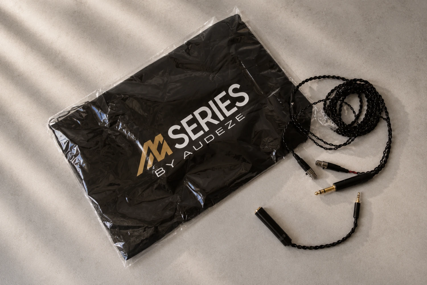 Audeze MM-520 Review: Studio Precision With Serious Planar Bass 10 The supplied accessories include the headphone cable and adapters, although the absence of a balanced cable is a little disappointing at this price.