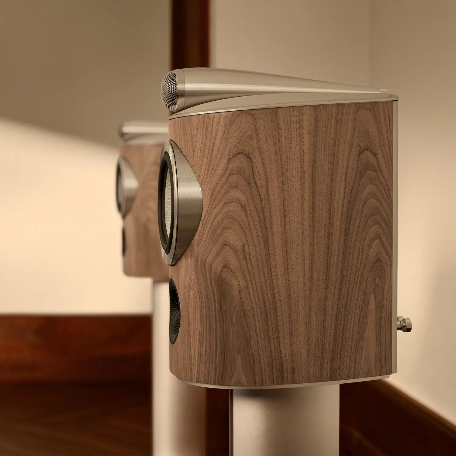 Bowers & Wilkins 805 D5 Distills 800 Series Technology Into a Compact Speaker 11 The D5 generation features an improved Solid Body Tweeter-on-Top with longer tube loading and a new tweeter grille, which is optimized for an even freer and more open reproduction in the high frequencies.