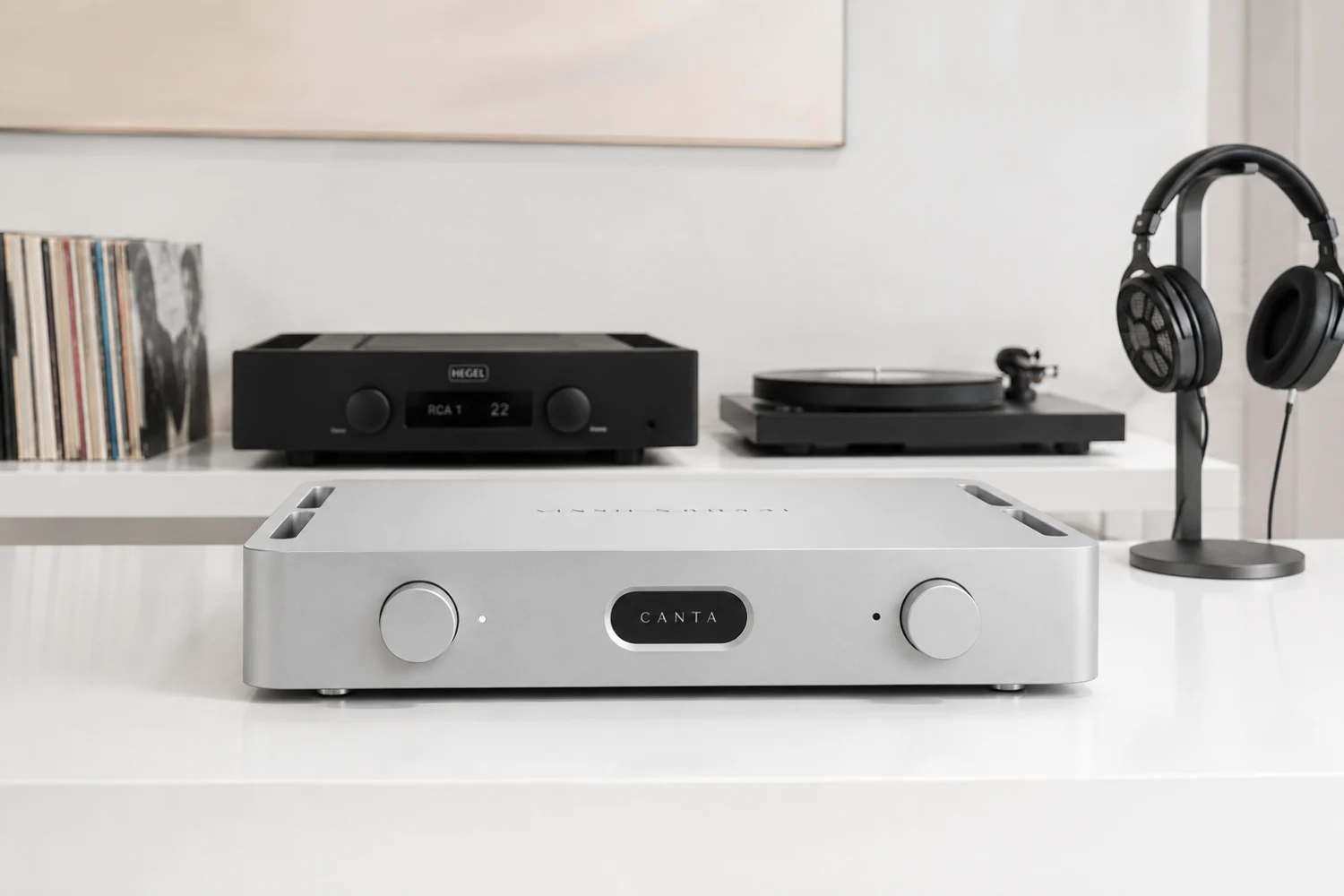The Vinnie Rossi CANTA is a new phono preamplifier featuring a fully discrete JFET input stage, dual-mono architecture and extensive cartridge adjustment.