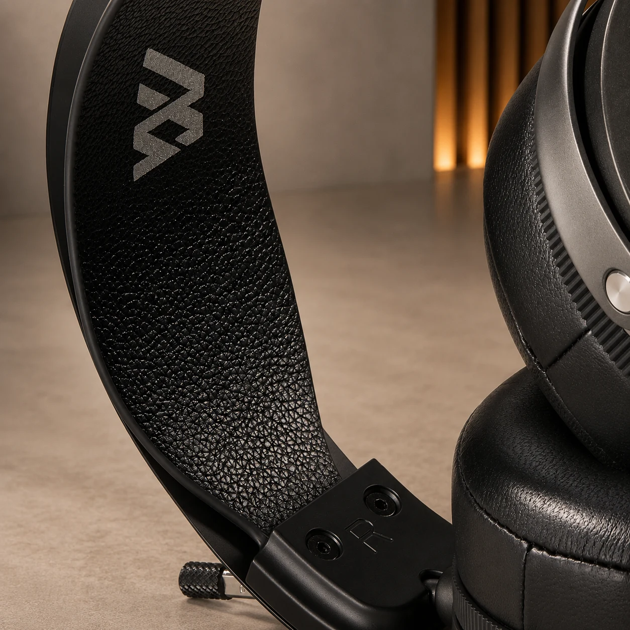 Audeze MM-520 Review: Studio Precision With Serious Planar Bass 14 A closer look at the Audeze MM-520’s suspension headband and premium construction, combining textured leather, solid metal hardware and precise adjustment for a secure, comfortable fit.