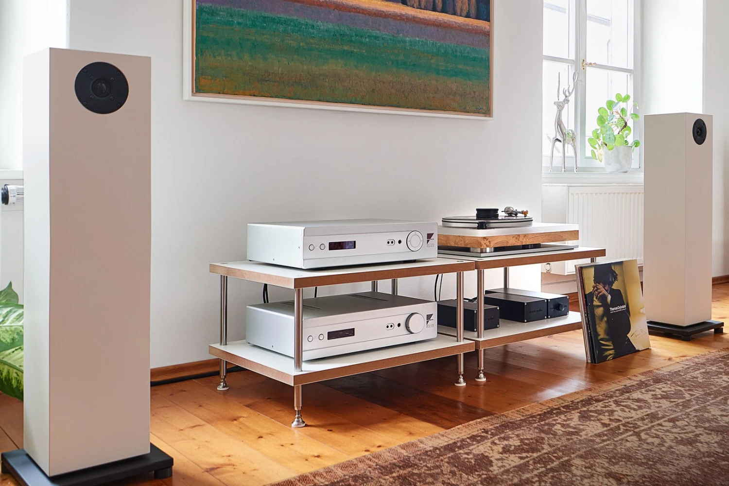 Bauer Audio OM 25 Puts Its Mid-Bass Driver on Top 28 The Bauer Audio OM 25 combines a front-facing custom tweeter with an upward-firing mid-bass driver in a distinctive two-way floorstanding design.