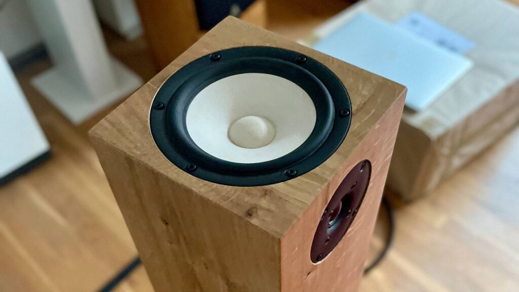 Bauer Audio OM 25 Puts Its Mid-Bass Driver on Top 9 Bauer Audio OM 25 floorstanding speaker in white with an upward-firing mid-bass driver