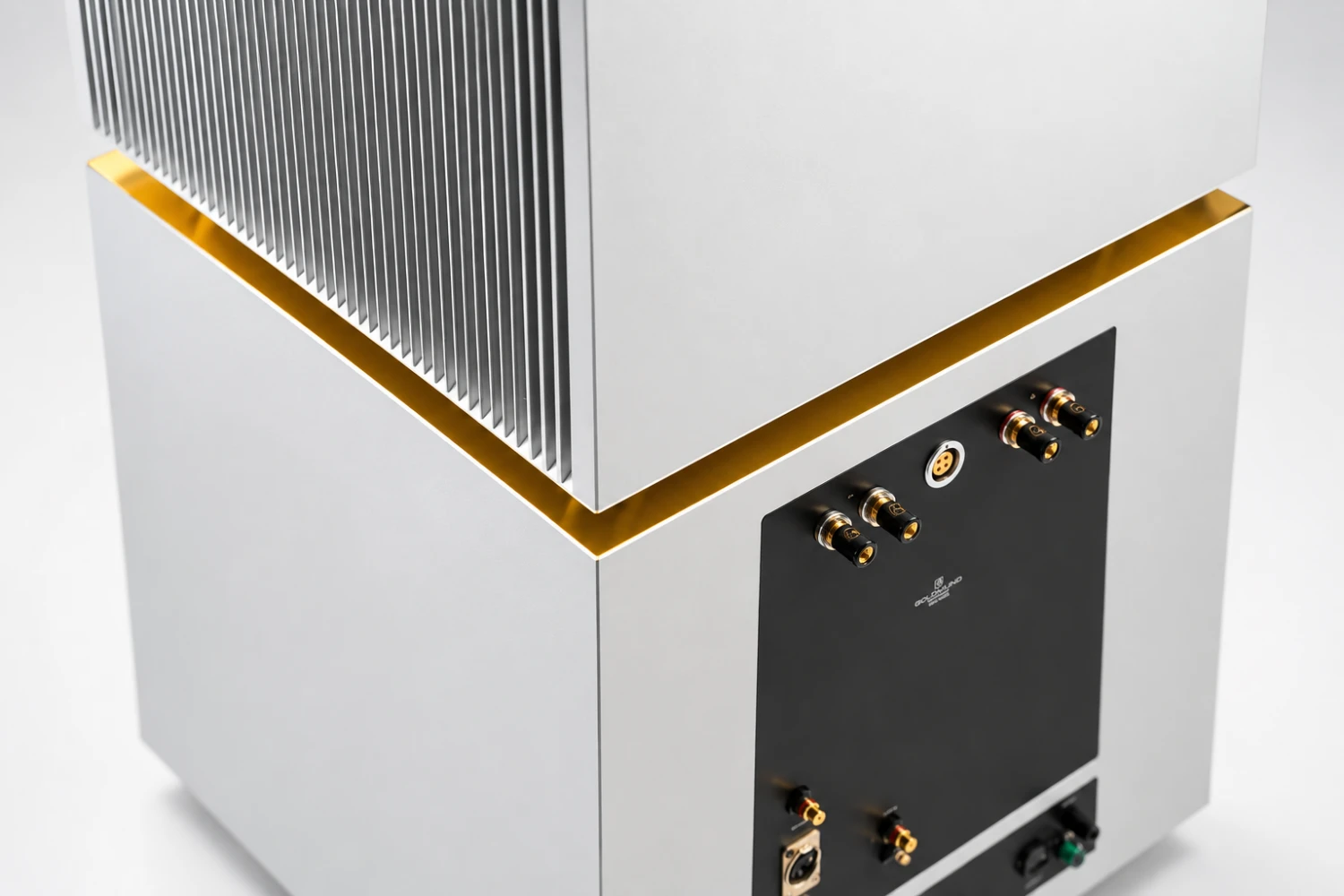 The Goldmund Telos 9800 introduces a two-module architecture, a redesigned amplification platform and up to 1,550 watts of output into 8 ohms.