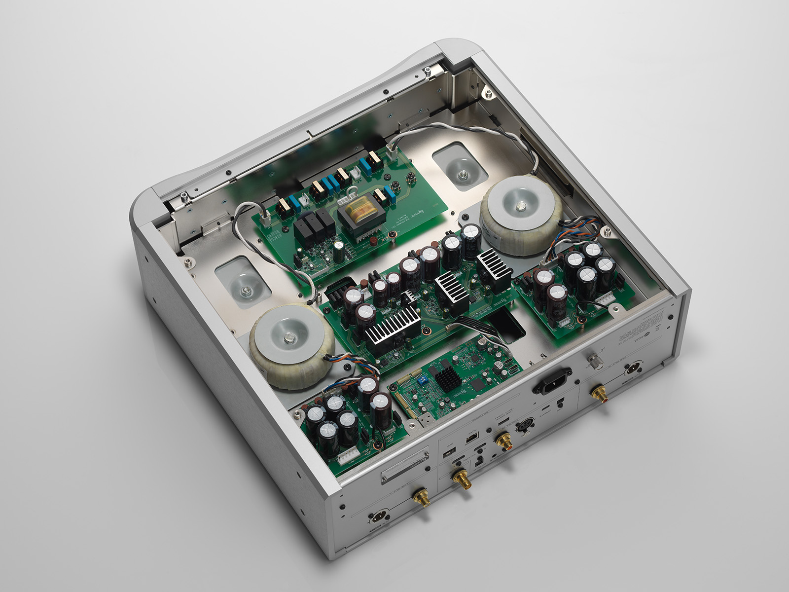 Esoteric N-01XE Brings Grandioso-Derived Digital Technology to the 01 Series 10 Esoteric N-01XE flagship network player and digital-to-analog converter