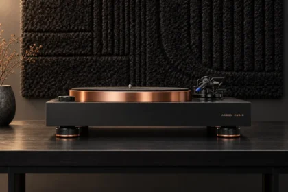 The Aurora is Argon Audio’s first direct-drive turntable, combining a low-resonance MDF plinth, an Ortofon Concorde Music Blue cartridge and a switchable MM phono preamplifier.