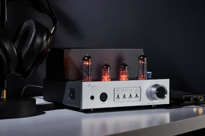 The HA-1A Mk3 puts a fully tube-based Class A circuit, custom transformers and EL84 valves into Cayin’s most compact HA-series design.