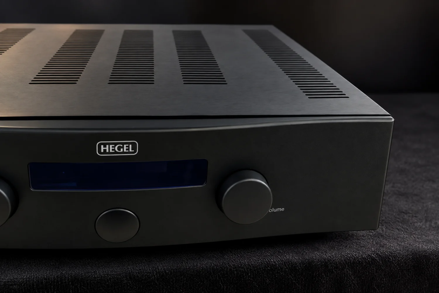 Hegel H200 Review: A Modern Hi-Fi Powerhouse Without the Gimmicks 3 Hegel keeps the H200’s front panel deliberately simple, with twin rotary controls, a central information display and no unnecessary visual distractions.