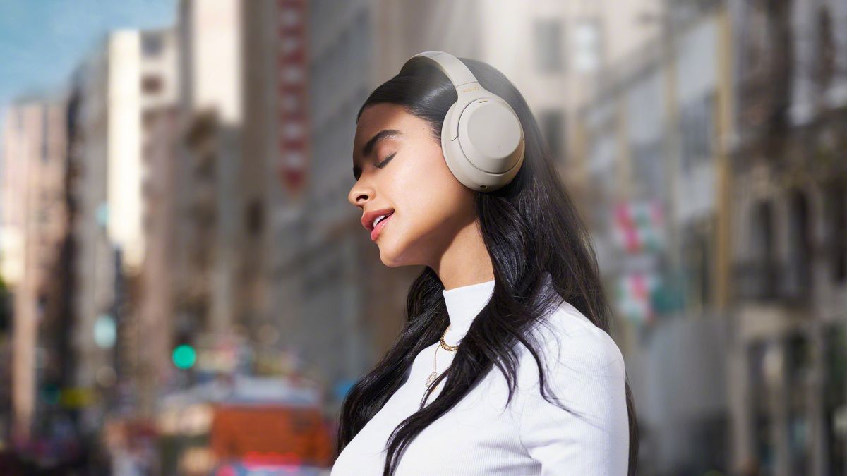 Sony WH-1000XM4C Revives the Legendary XM4 With Bluetooth 6.0 and Replaceable Battery 4 A 40mm dynamic driver returns in the WH-1000XM4C, accompanied by LDAC and DSEE Extreme processing.