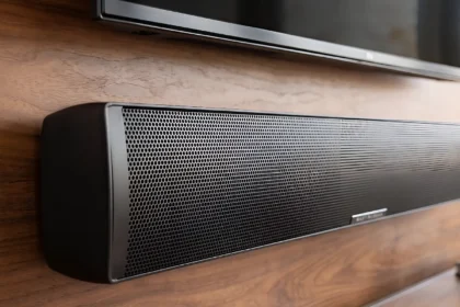 The MartinLogan Motion Discrete Cinema Series introduces slim LCR speakers and passive soundbars sized to complement today’s most popular large-screen televisions.